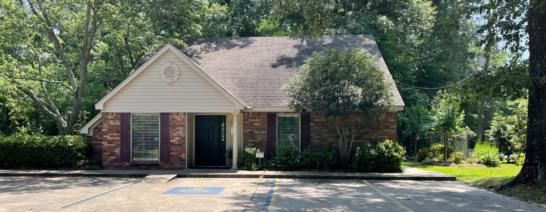 Outside view of Monroe Louisiana dental office